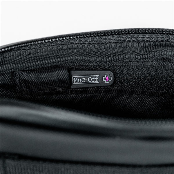 ESSENTIALS CASE RAINPROOF MUC-OFF
